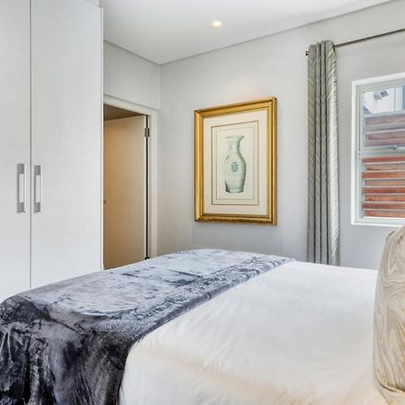 Backup-Powered Classic Luxury Apartment Cape Town Bagian luar foto
