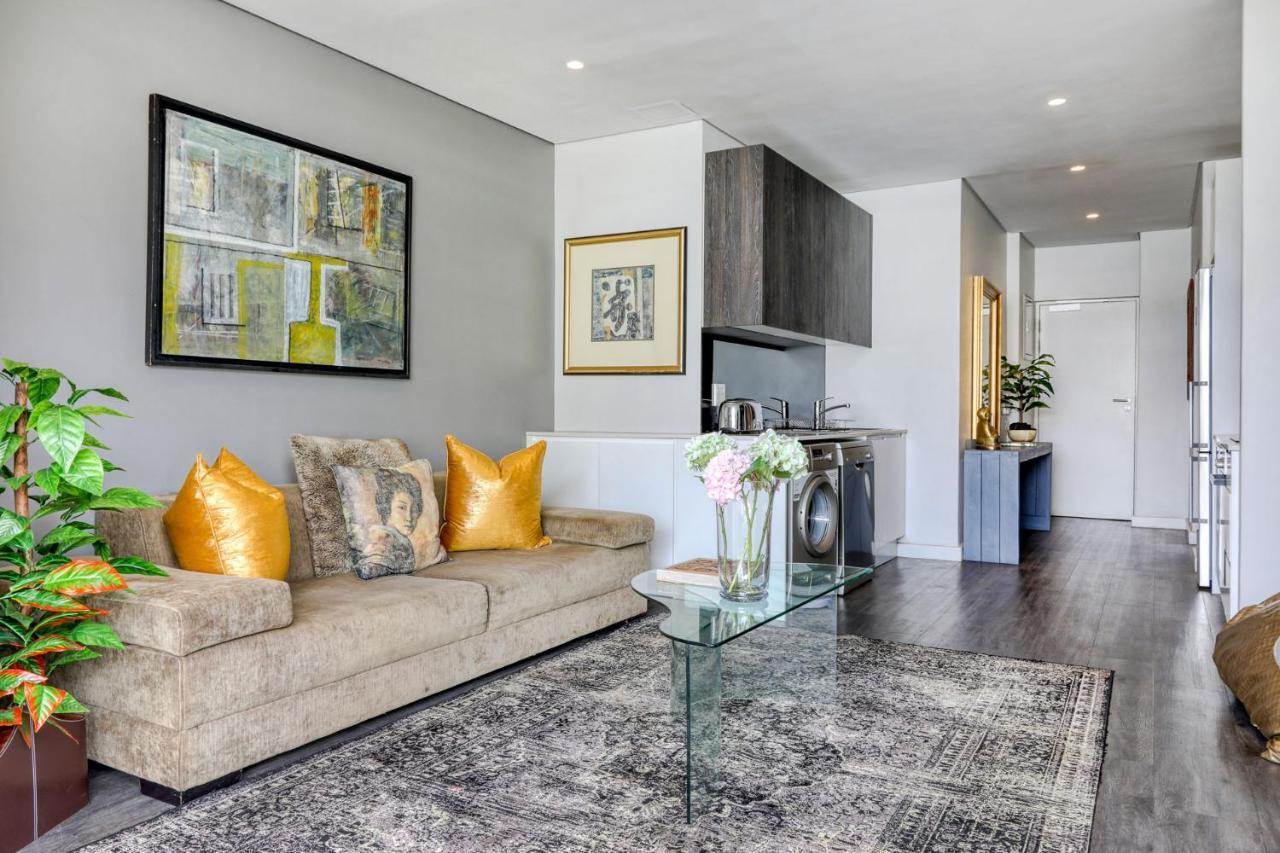 Backup-Powered Classic Luxury Apartment Cape Town Bagian luar foto