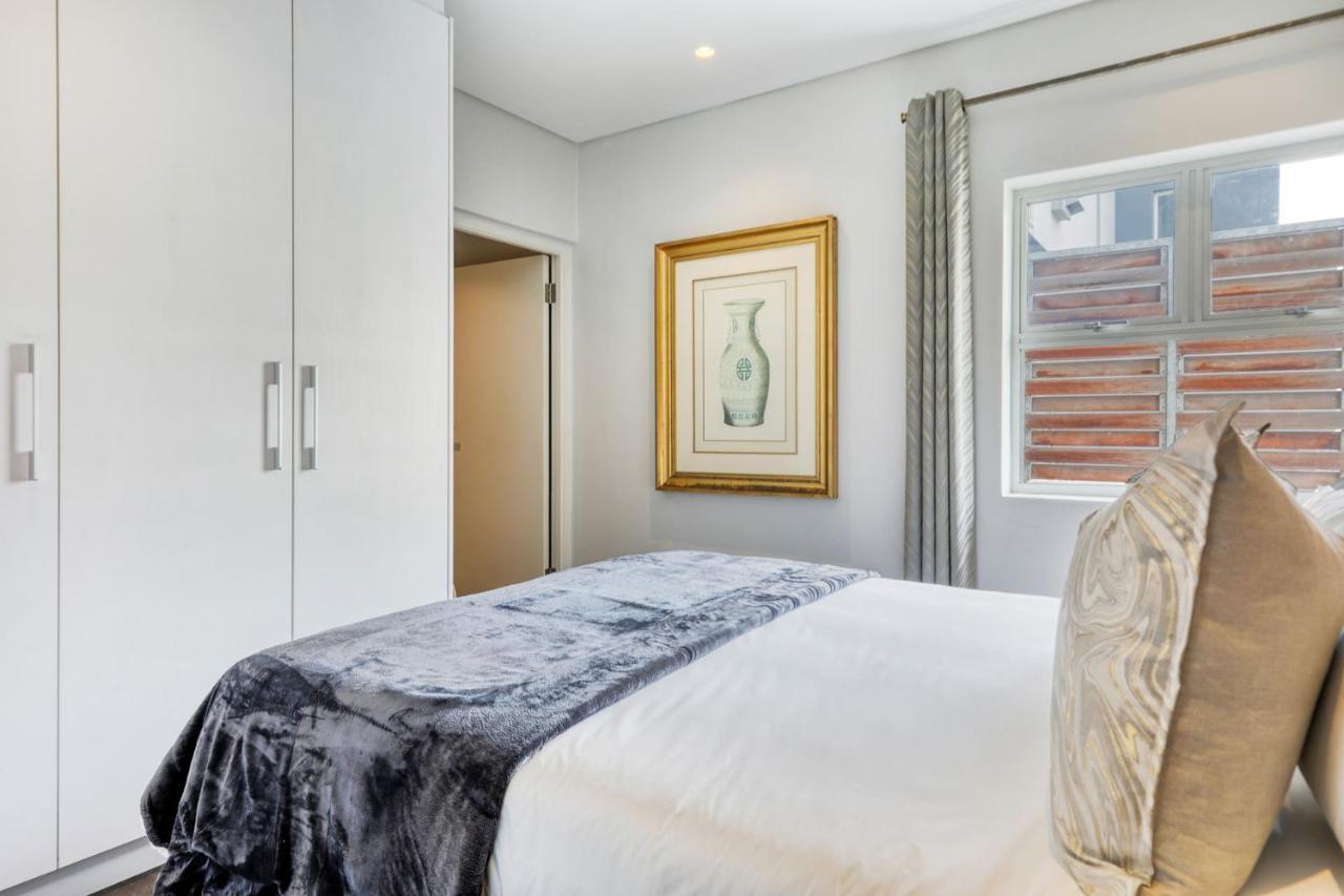 Backup-Powered Classic Luxury Apartment Cape Town Bagian luar foto