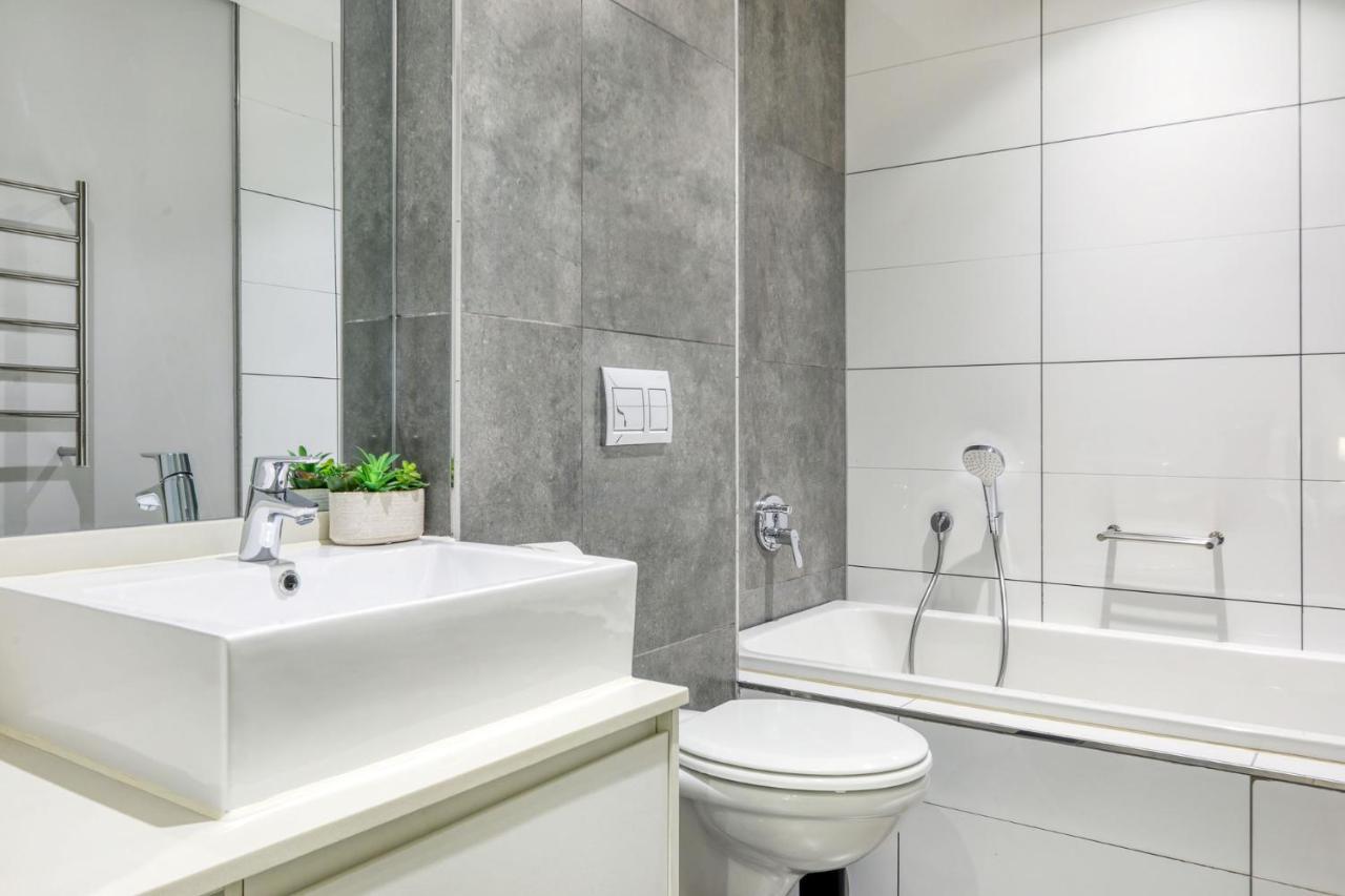 Backup-Powered Classic Luxury Apartment Cape Town Bagian luar foto