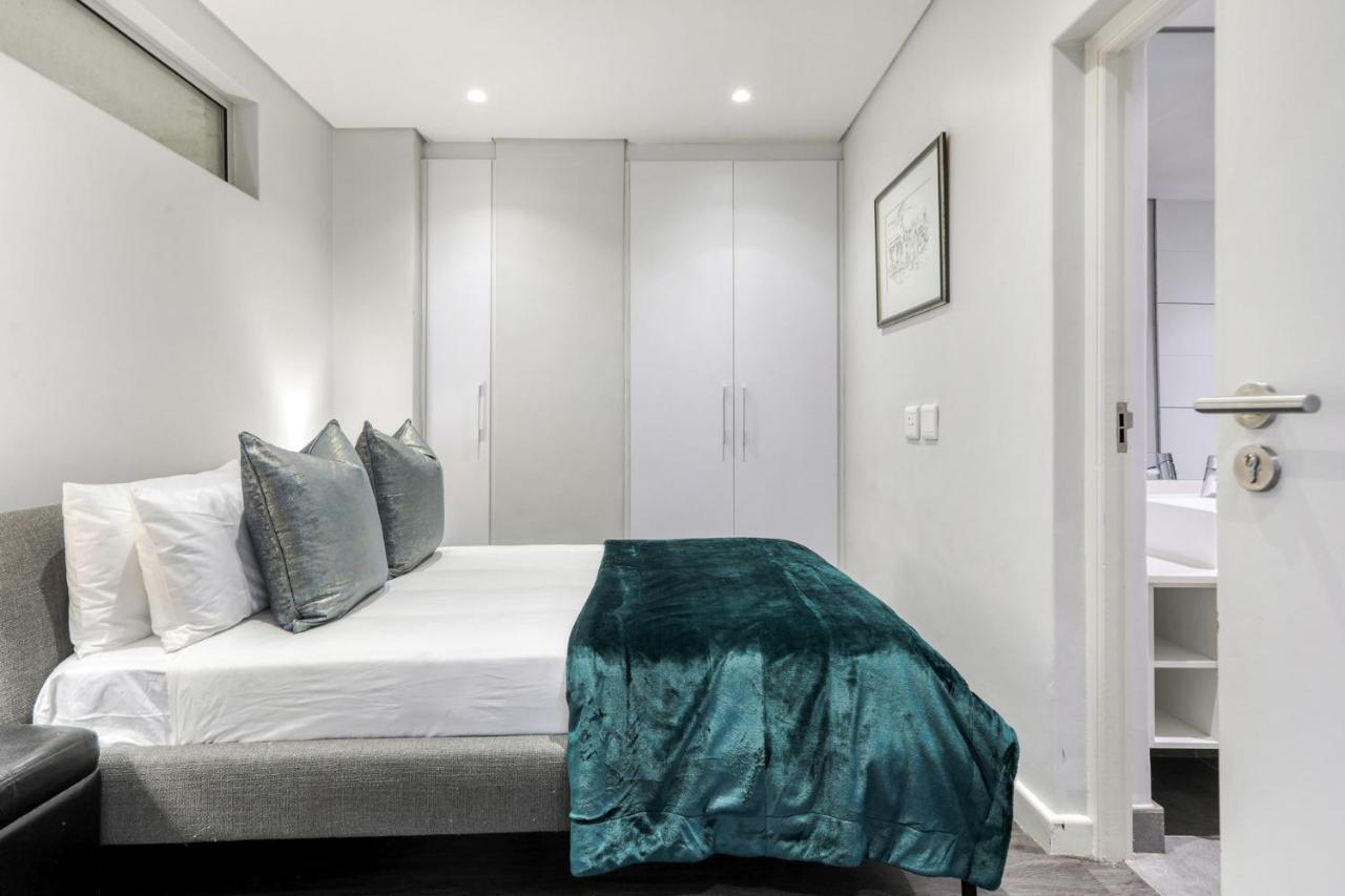 Backup-Powered Classic Luxury Apartment Cape Town Bagian luar foto