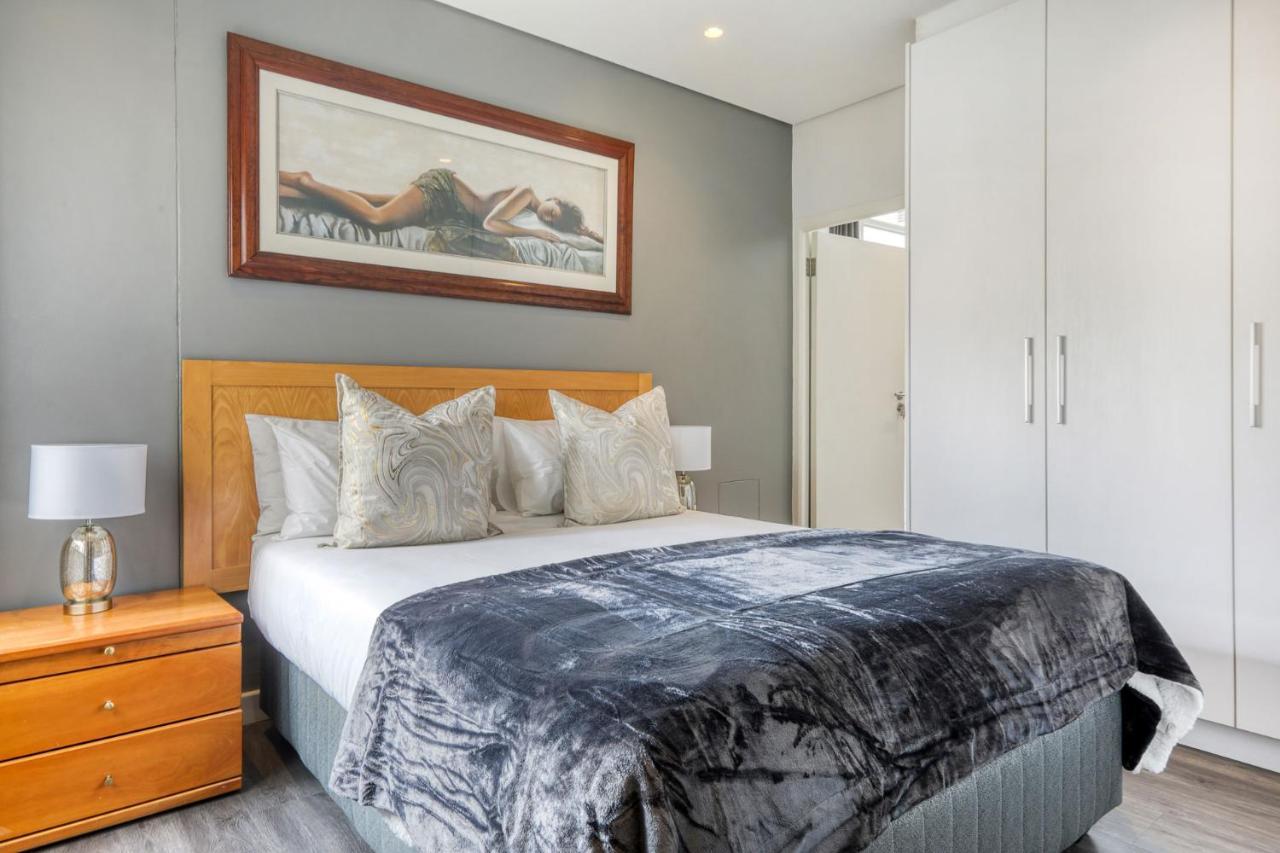 Backup-Powered Classic Luxury Apartment Cape Town Bagian luar foto