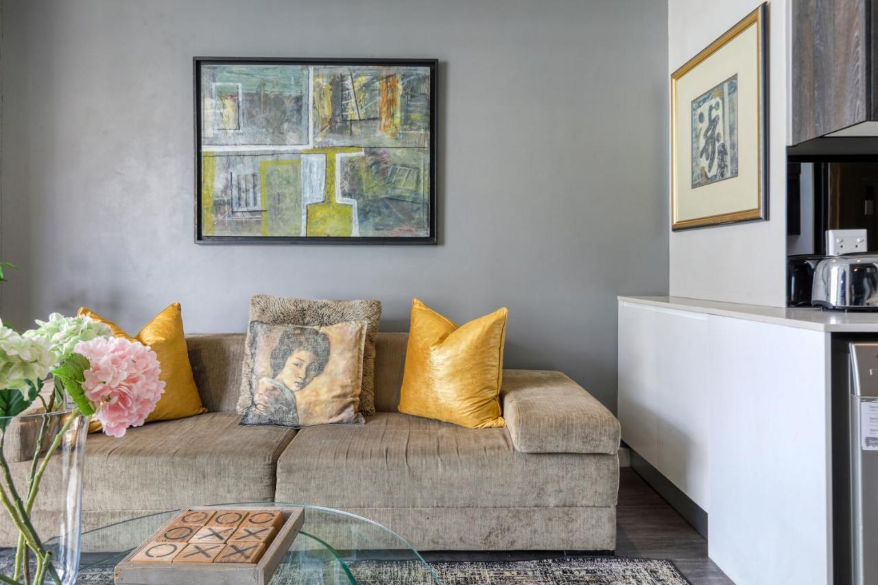 Backup-Powered Classic Luxury Apartment Cape Town Bagian luar foto